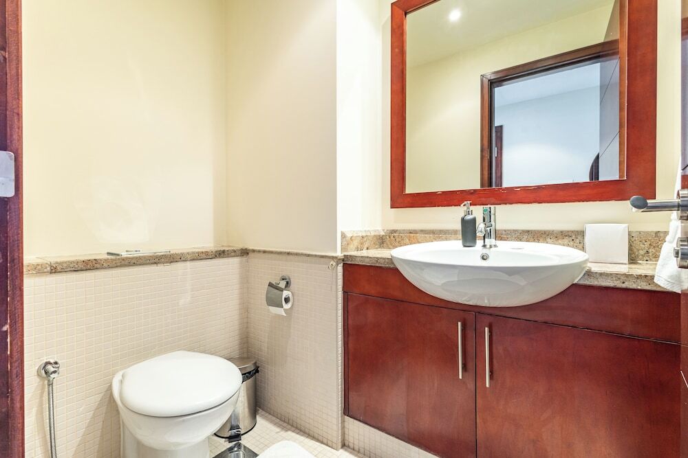Дубай: SuperHost - Chic Downtown Living 1BR in Dubai's South Ridge 5