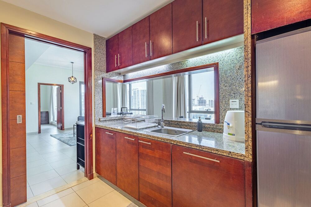 Дубай: SuperHost - Chic Downtown Living 1BR in Dubai's South Ridge 5