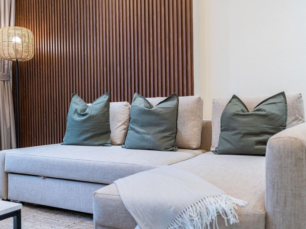 Дубай: 2bed Chic Apt Burj Khalifa Gym/pool by Belvilla
