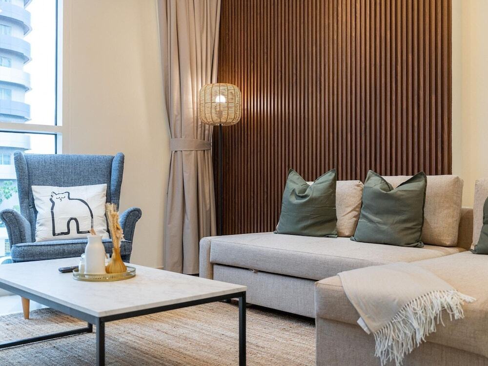 Дубай: 2bed Chic Apt Burj Khalifa Gym/pool by Belvilla