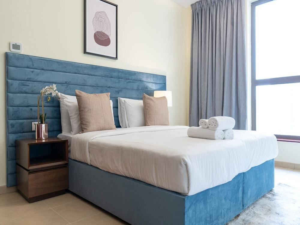 Дубай: 3BR City View in JBR Parking Pool by Belvilla