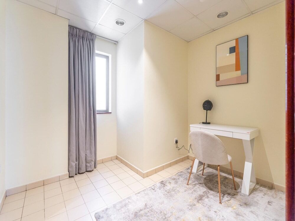 Дубай: 3BR City View in JBR Parking Pool by Belvilla