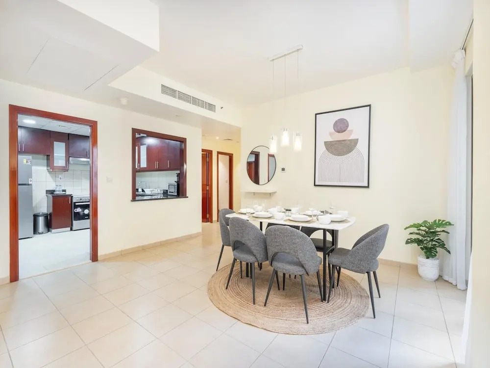 Дубай: 3BR City View in JBR Parking Pool by Belvilla