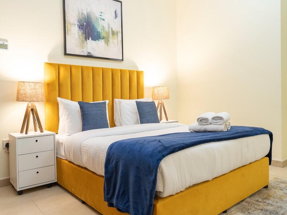 Дубай: 3BR City View in JBR Parking Pool by Belvilla