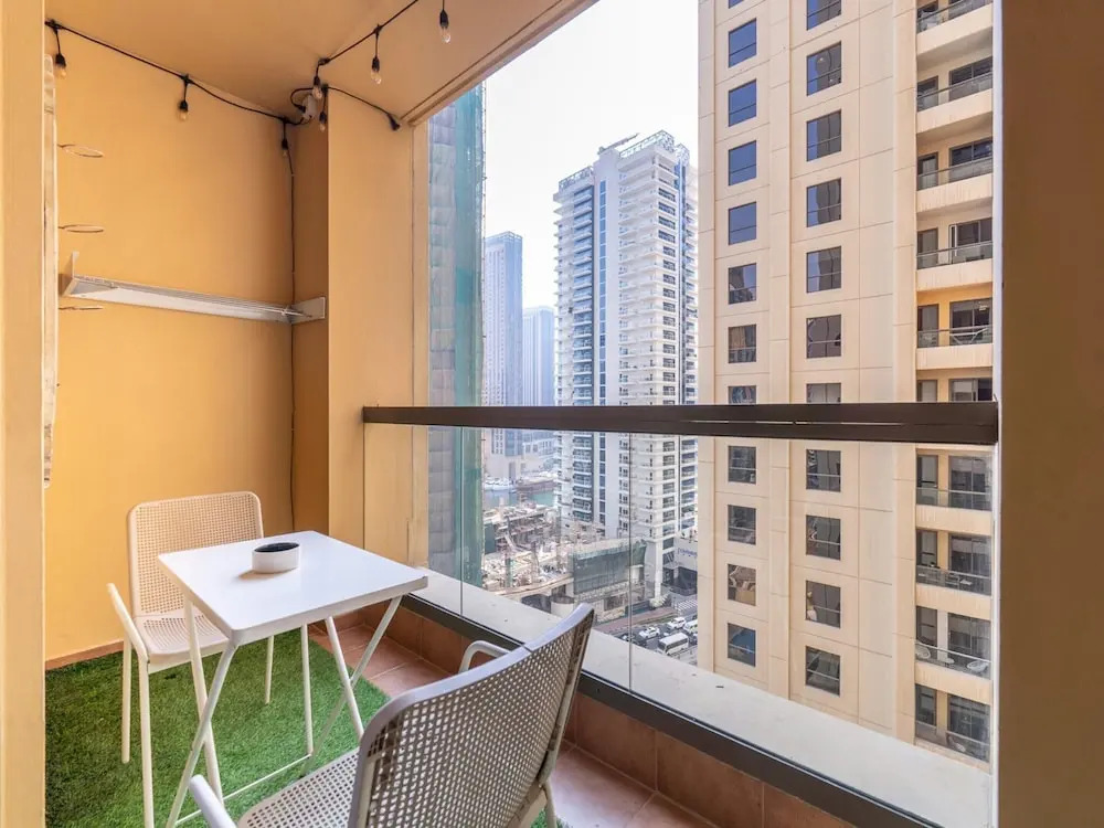 Дубай: 3BR City View in JBR Parking Pool by Belvilla