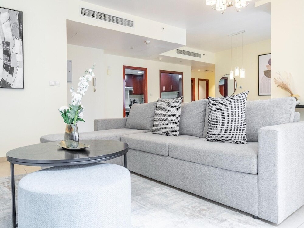 Дубай: 3BR City View in JBR Parking Pool by Belvilla