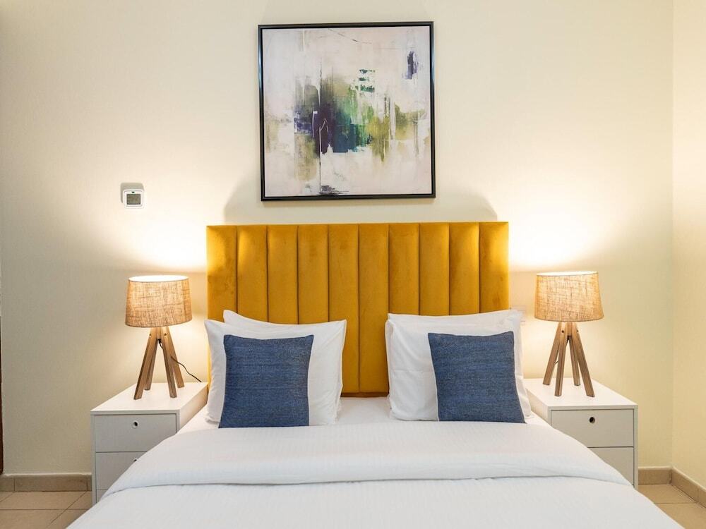 Дубай: 3BR City View in JBR Parking Pool by Belvilla