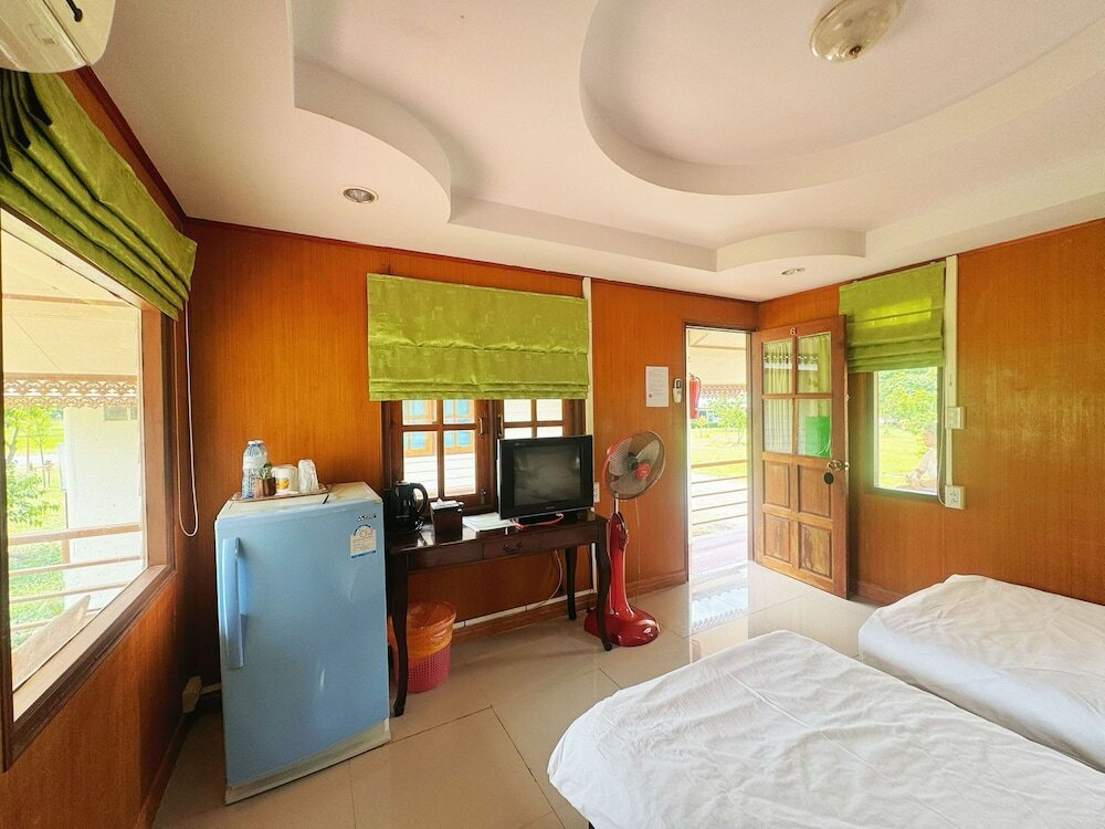 Накхоннайок: OYO 75497 Uncle Odd Talay View Resort