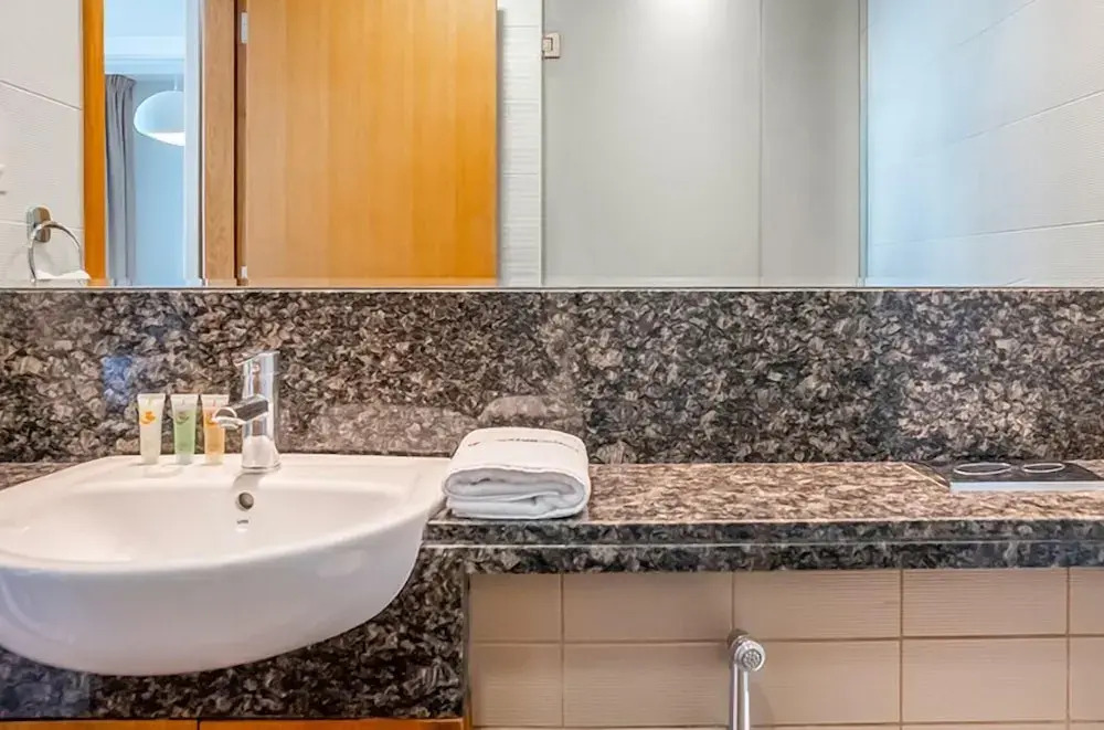 Дубай: Homesgetaway-Cozy 1BR Bay Square Bldg. 9
