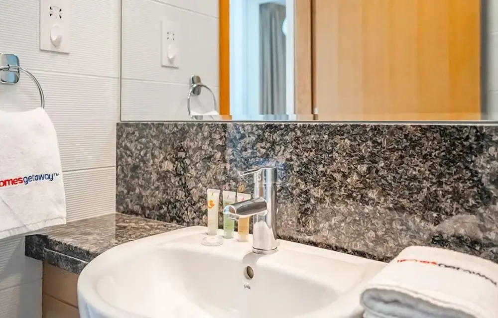 Дубай: Homesgetaway-Cozy 1BR Bay Square Bldg. 9