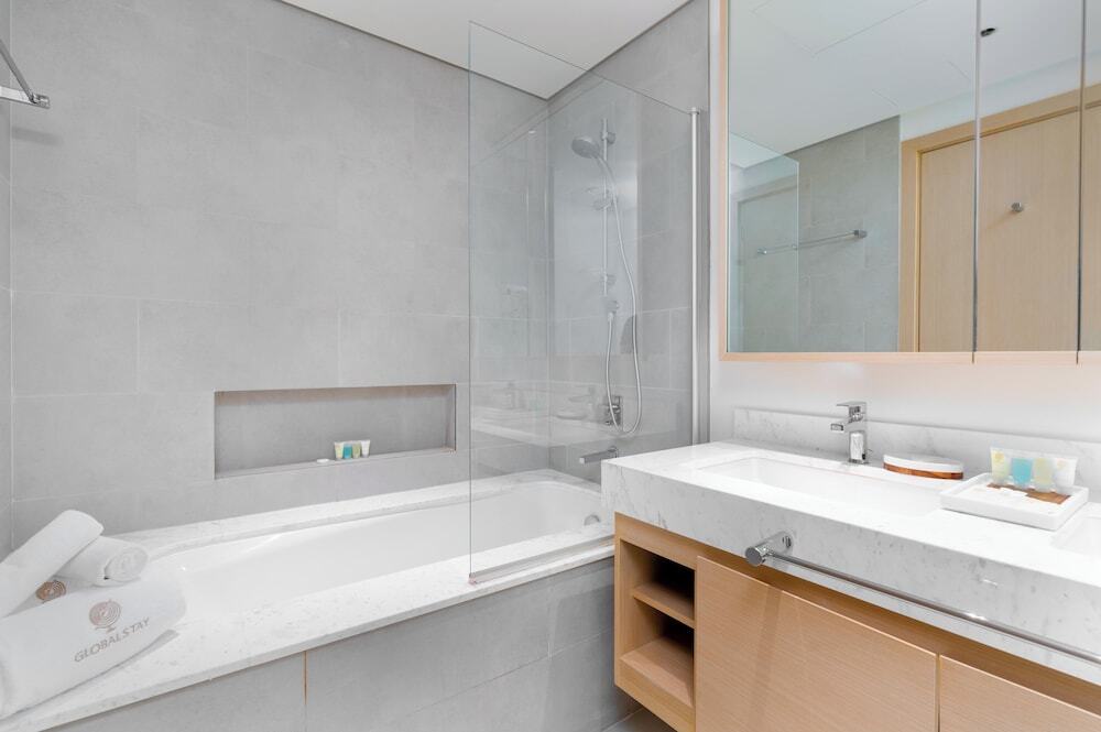 Дубай: GLOBALSTAY. Creek Rise Tower 1 Elegant Apartment