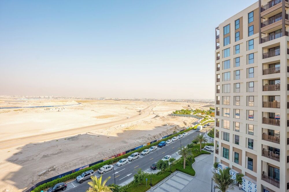 Дубай: Tanin - Luxurious 5th Floor Retreat at Summer 3 CreekBeach