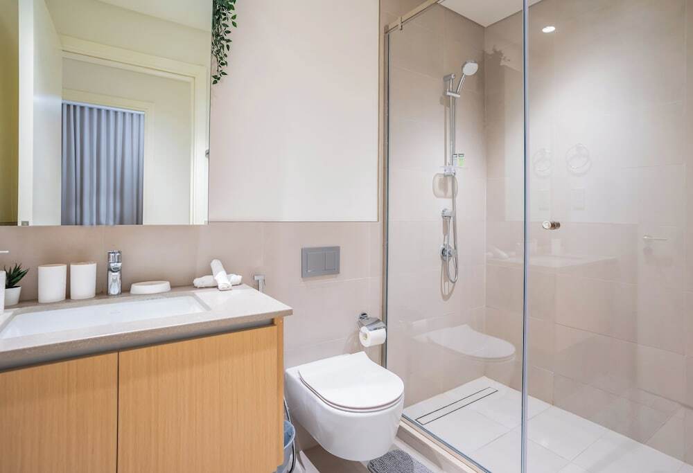 Дубай: Tanin - Luxurious 5th Floor Retreat at Summer 3 CreekBeach