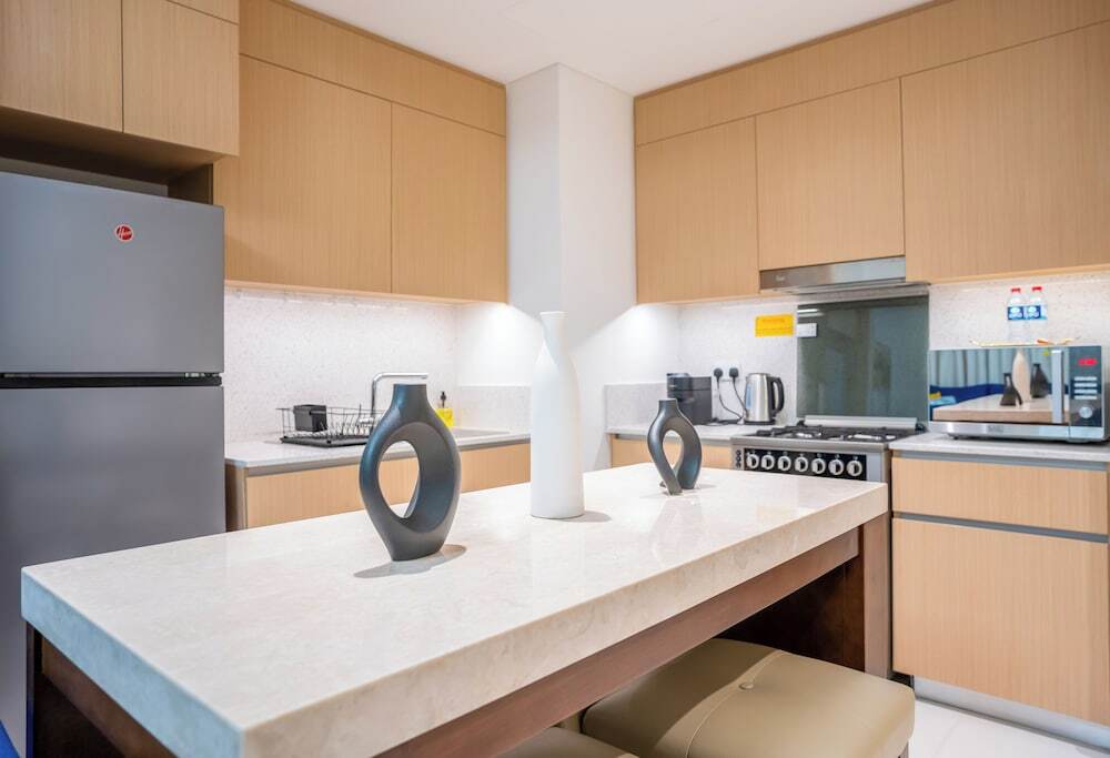 Дубай: Tanin - Luxurious 5th Floor Retreat at Summer 3 CreekBeach