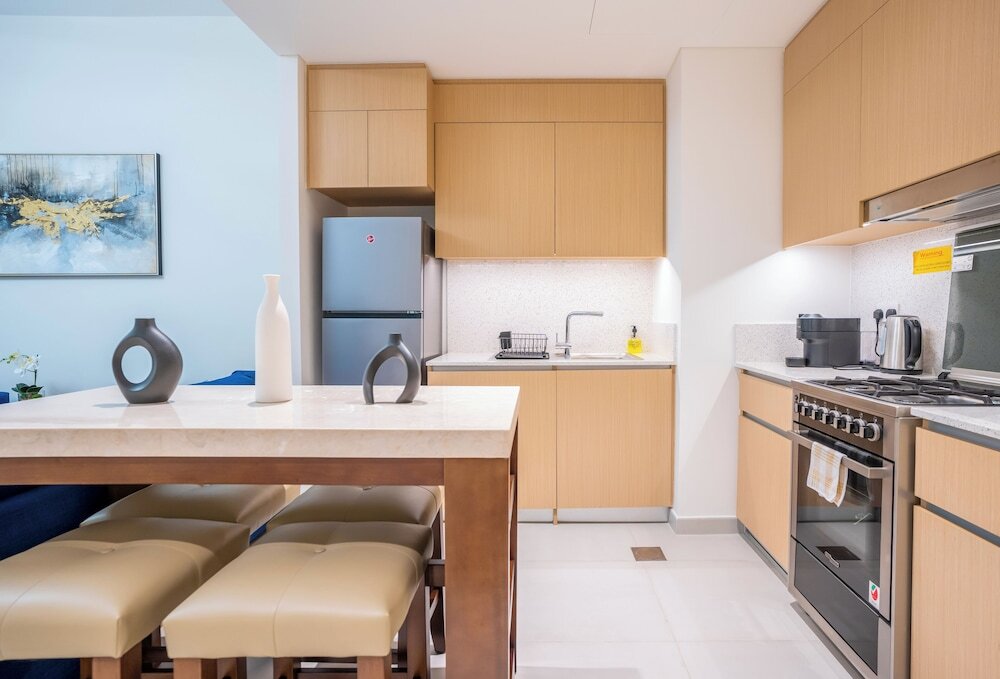 Дубай: Tanin - Luxurious 5th Floor Retreat at Summer 3 CreekBeach