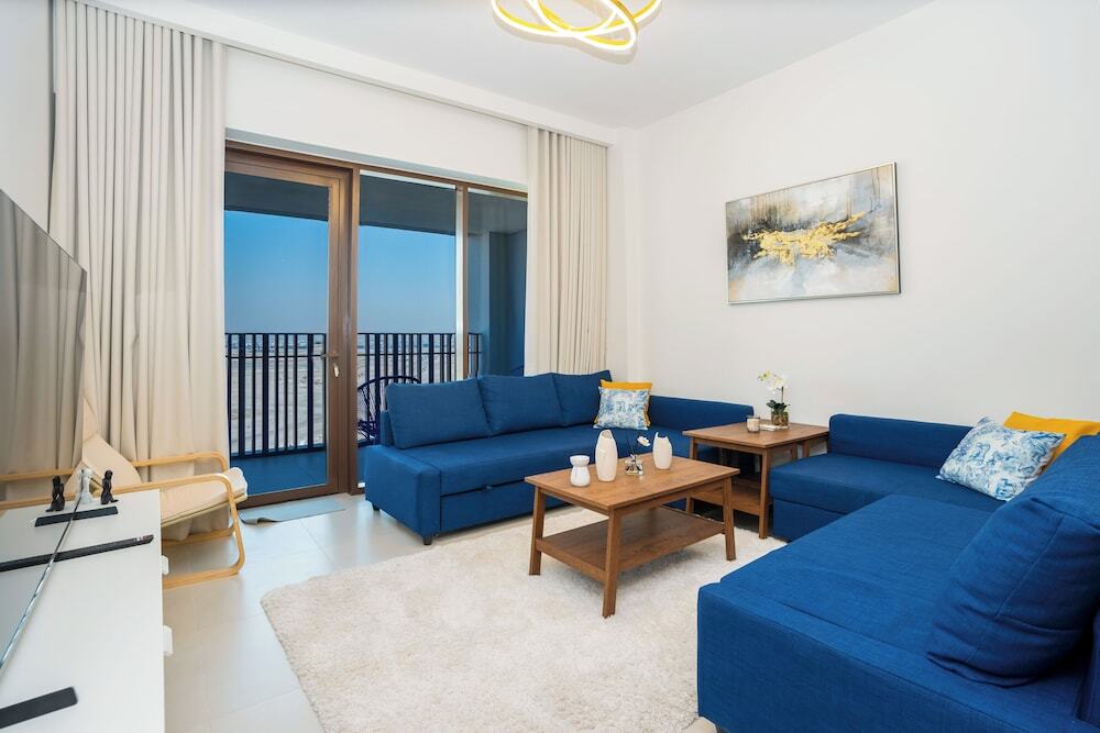 Дубай: Tanin - Luxurious 5th Floor Retreat at Summer 3 CreekBeach