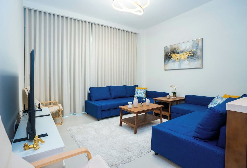 Дубай: Tanin - Luxurious 5th Floor Retreat at Summer 3 CreekBeach