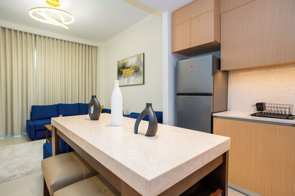 Дубай: Tanin - Luxurious 5th Floor Retreat at Summer 3 CreekBeach