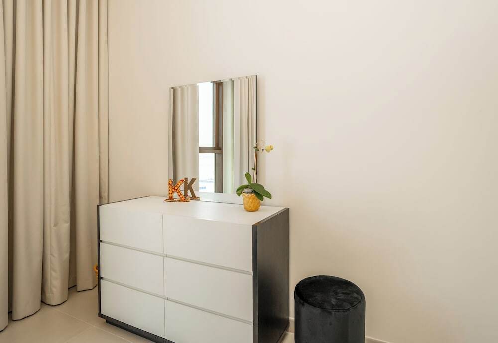 Дубай: Tanin - Luxurious 5th Floor Retreat at Summer 3 CreekBeach