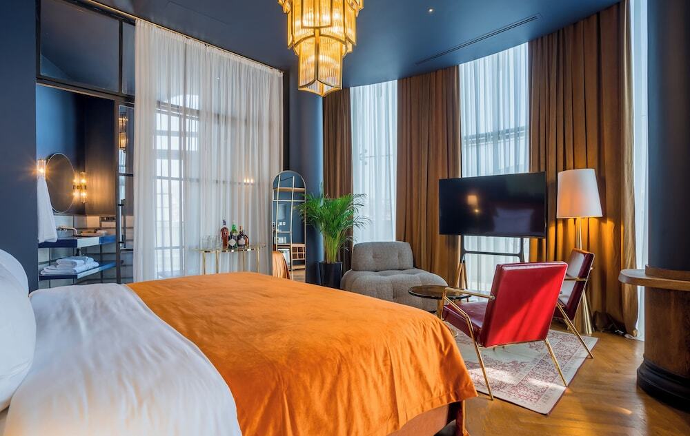 Тбилиси: Zorba&Bond Hotel on the 8th