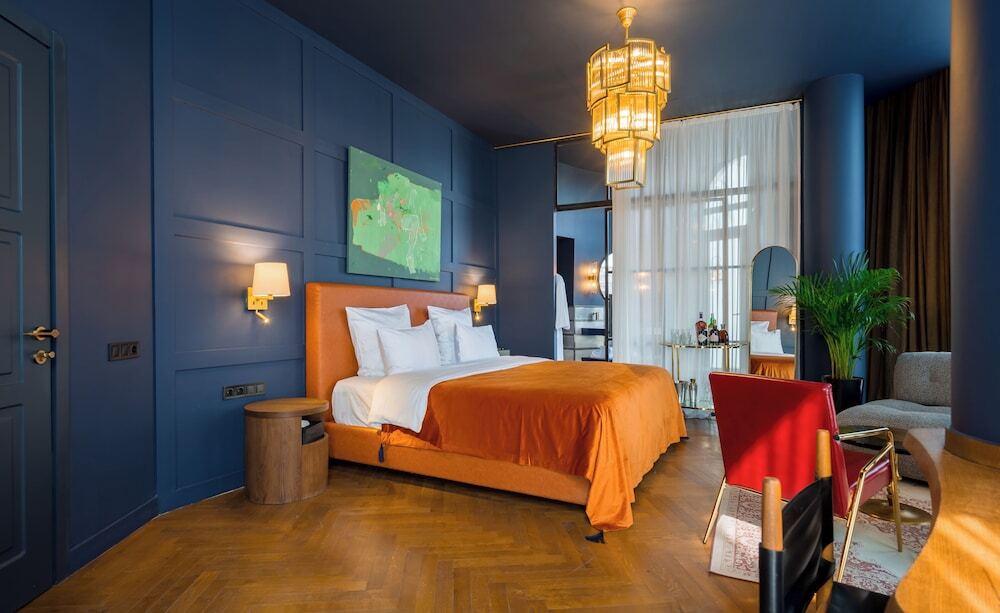 Тбилиси: Zorba&Bond Hotel on the 8th