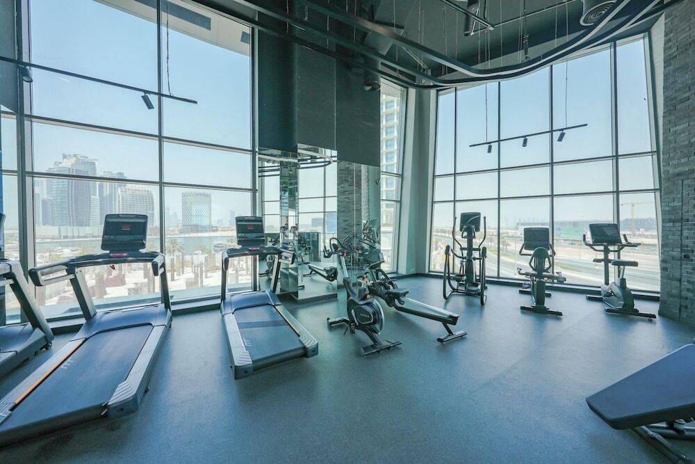 Дубай: Waves - Comfort and Style in a 21st-Floor Studio With View