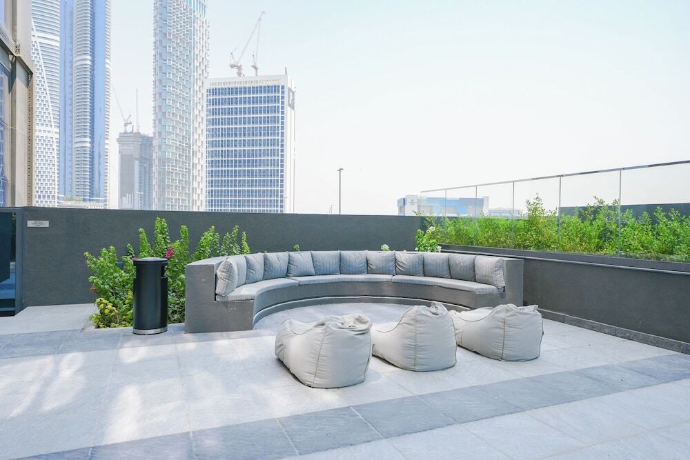 Дубай: Waves - Comfort and Style in a 21st-Floor Studio With View