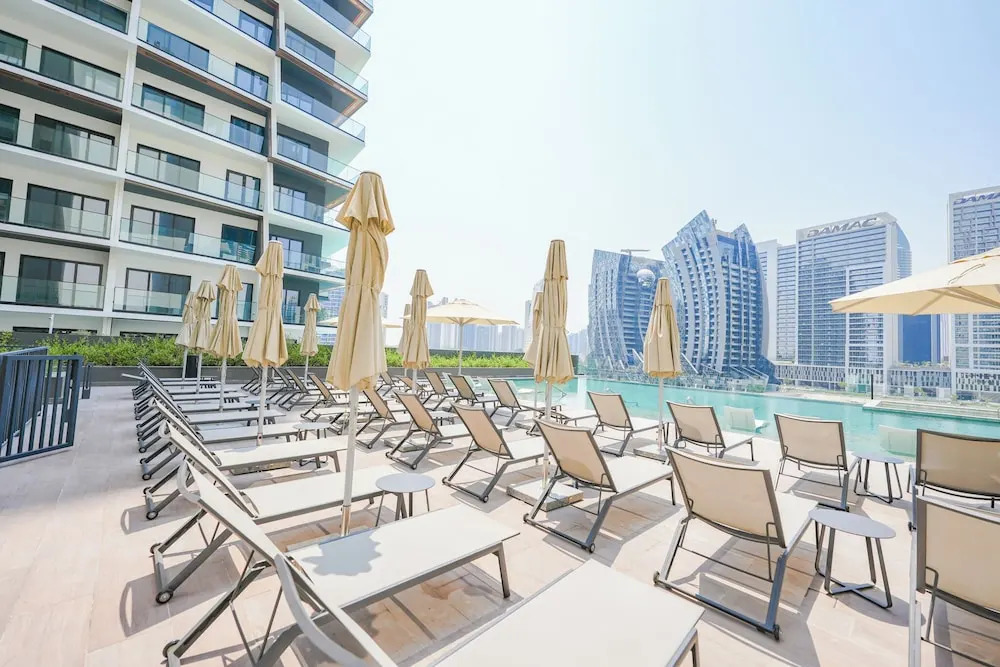 Дубай: Waves - Comfort and Style in a 21st-Floor Studio With View