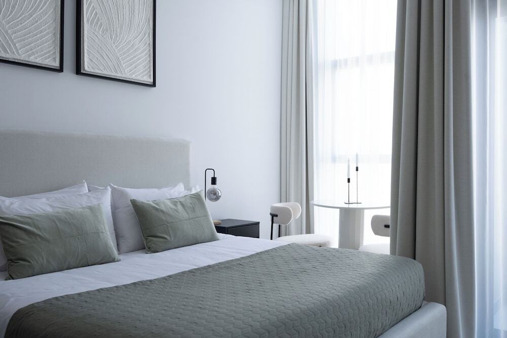Дубай: Waves - Comfort and Style in a 21st-Floor Studio With View