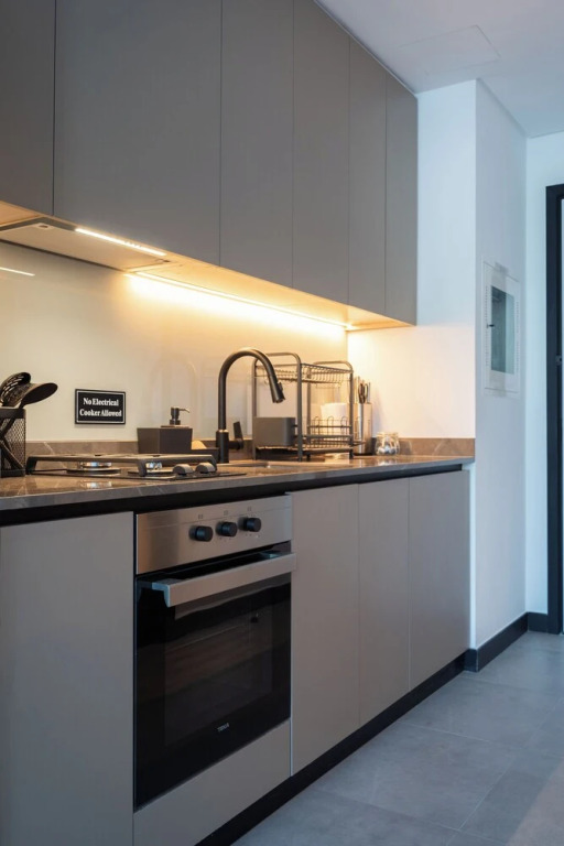 Дубай: Waves - Comfort and Style in a 21st-Floor Studio With View