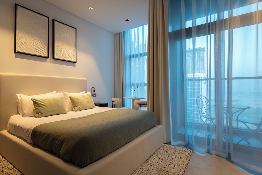 Дубай: Waves - Comfort and Style in a 21st-Floor Studio With View