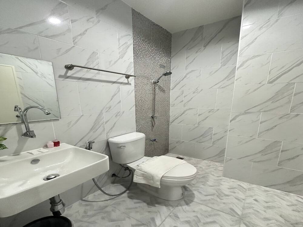 Тхаланг: OYO 75505 LD Guesthouse