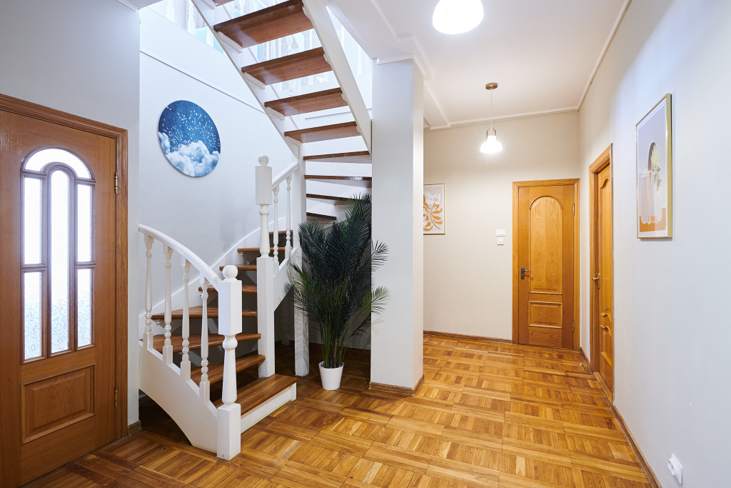 Москва: Квартира GM Apartments Двухуровневая с мансардой у Патриарших Прудов