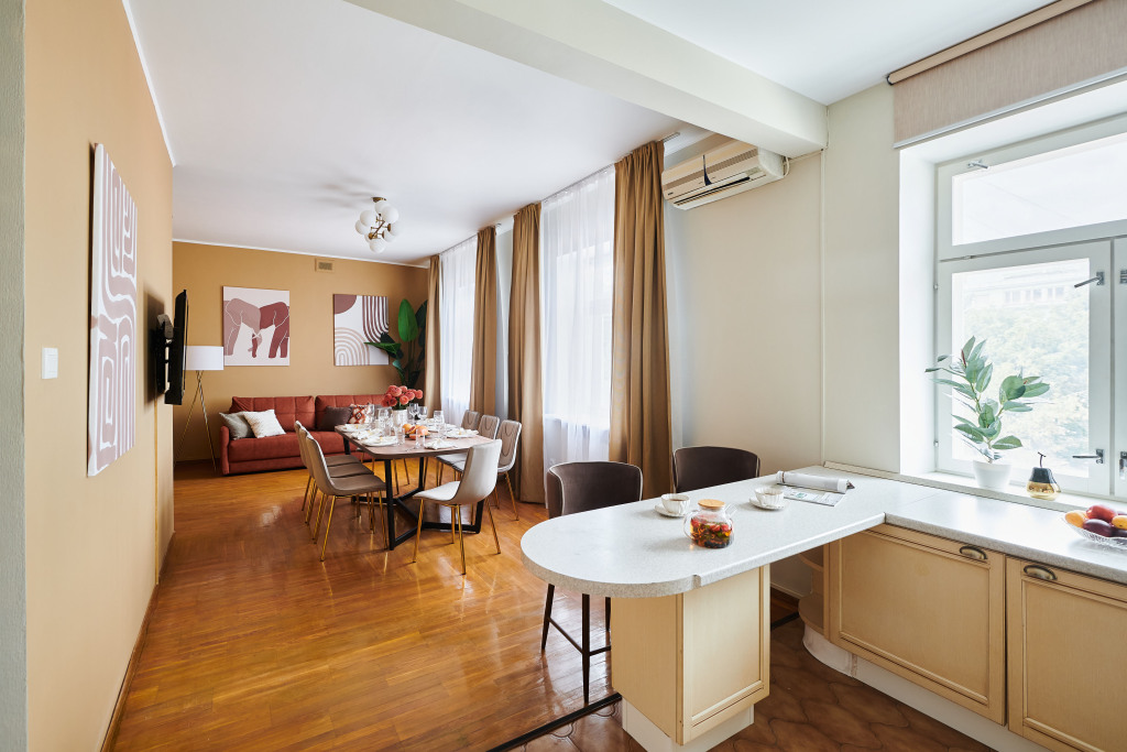 Москва: Квартира GM Apartments Двухуровневая с мансардой у Патриарших Прудов