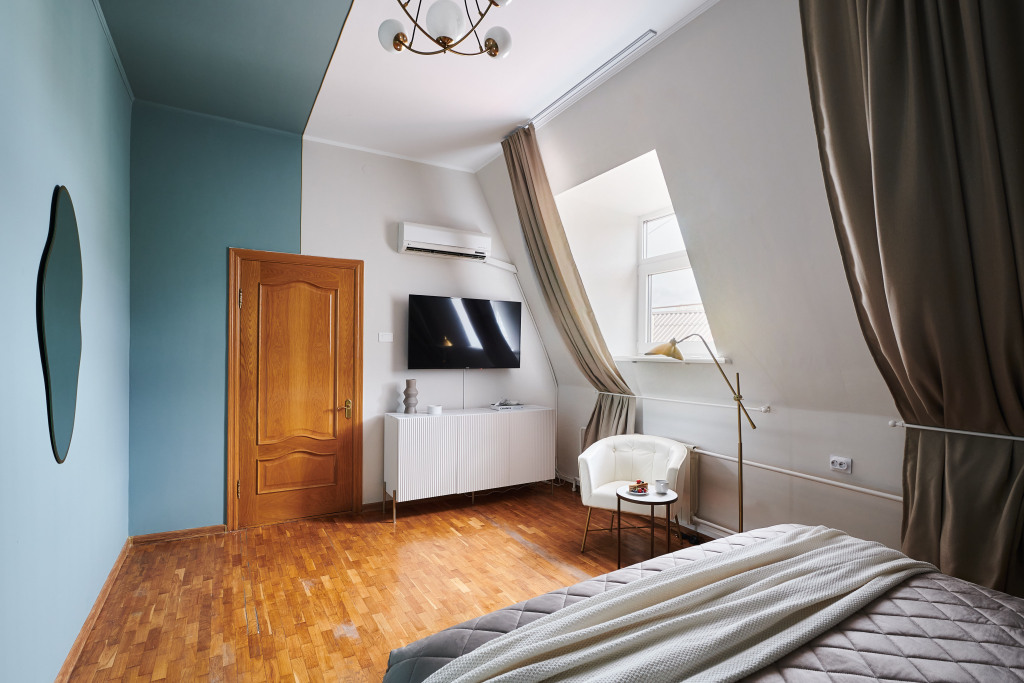 Москва: Квартира GM Apartments Двухуровневая с мансардой у Патриарших Прудов