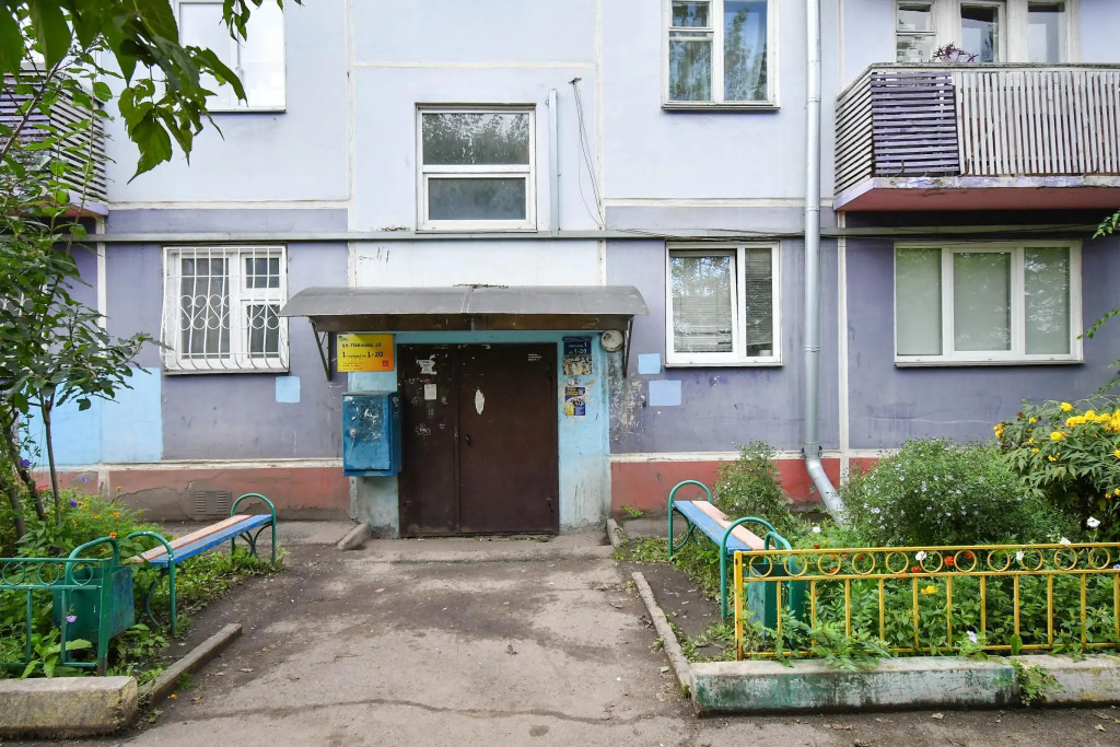 Красноярск: Апартаменты на улице Академика Павлова 10