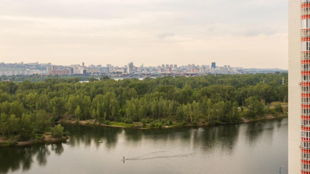 Красноярск: Апартаменты на улице Карамзина 16