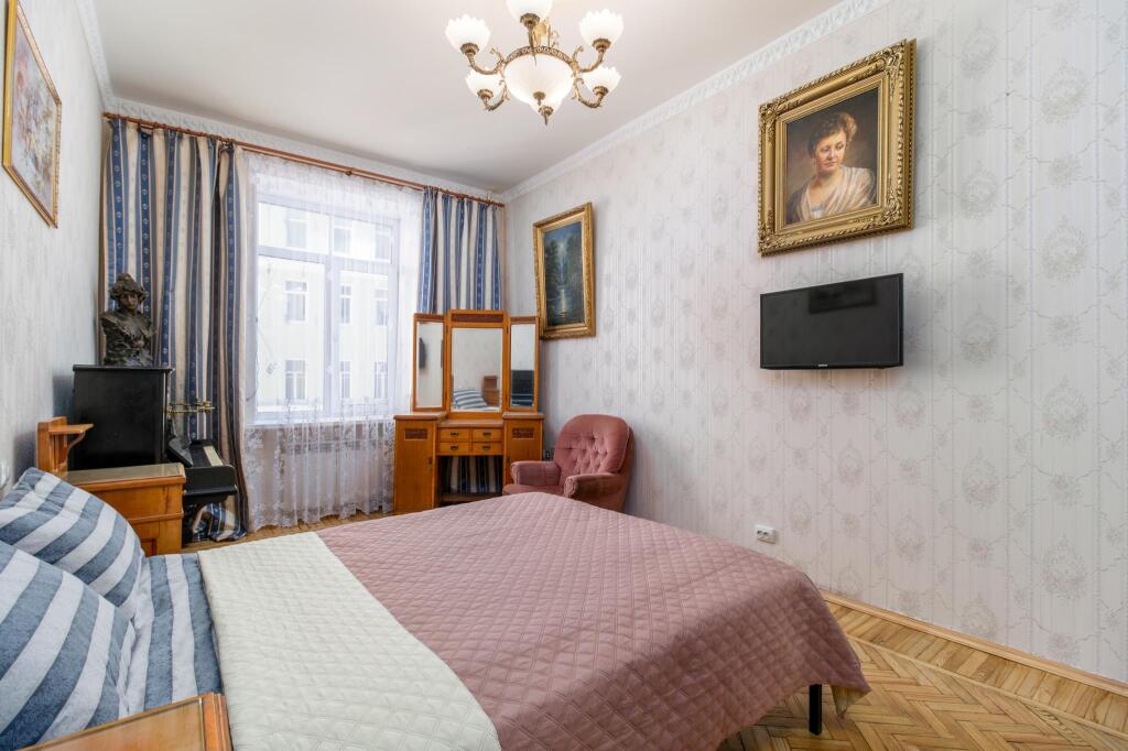 Sutki Rent (Сутки Рент) у Александровского парка — фото 1
