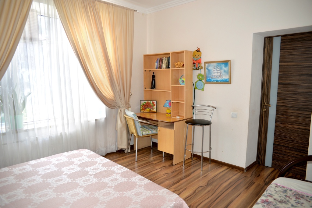 Туапсе: Квартира эконом класса в центре площадью 65 кв.м на Шаумяна 1