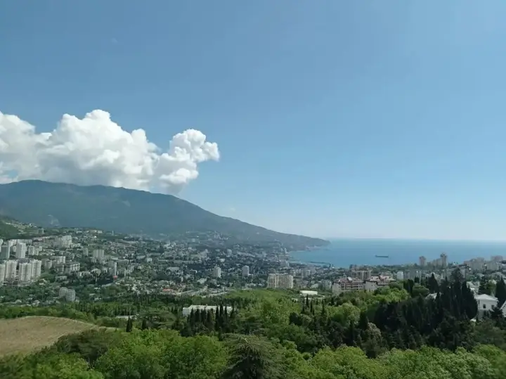 Квартира двухкомнатная с панорaмным видом нa Ялтинскую бухту. — фото 6