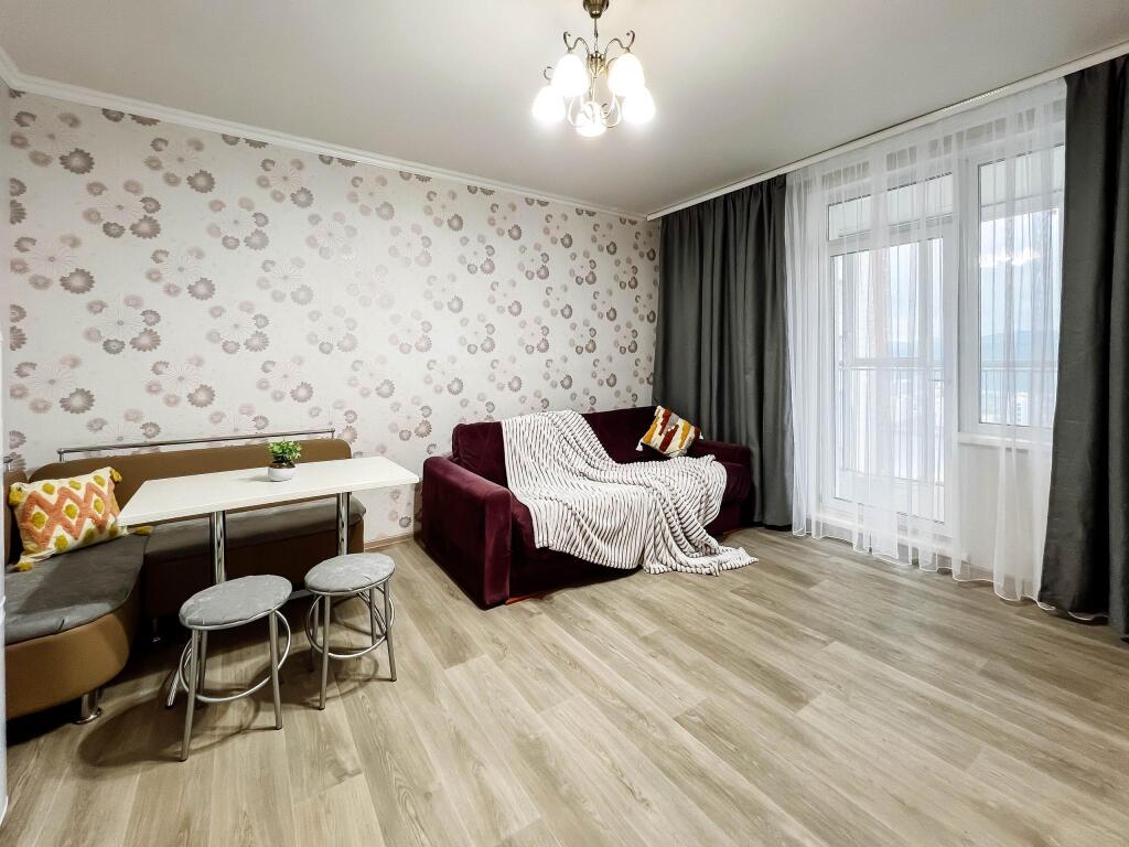 Красноярск: Апартаменты на улице Борисова 42