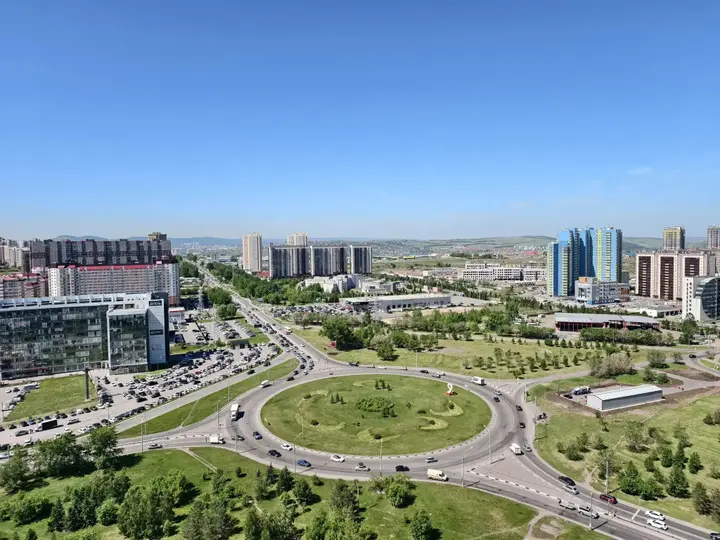 Красноярск: Апартаменты на улице Батурина 40