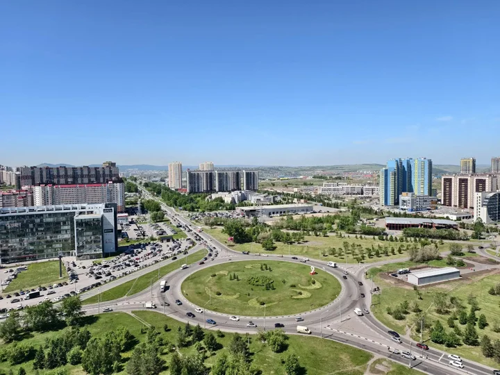 Красноярск: Апартаменты на улице Батурина 40