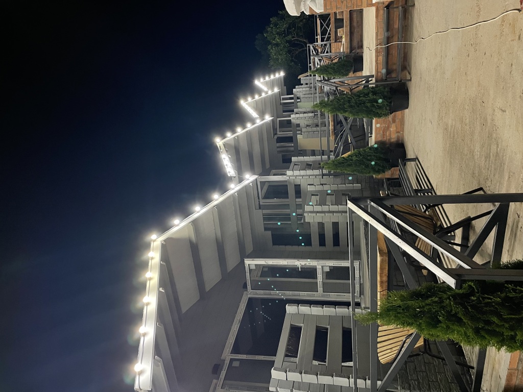 Верхняя Эшера: База отдыха Коттеджи white hotel