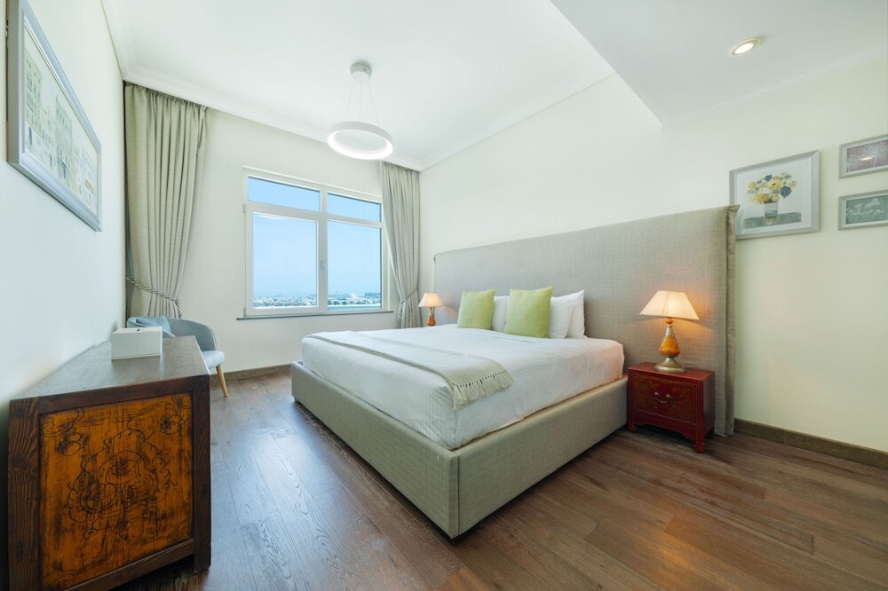Дубай: Maison Privee - Beach Access Apt w/ Burj & Sea Views on The Palm