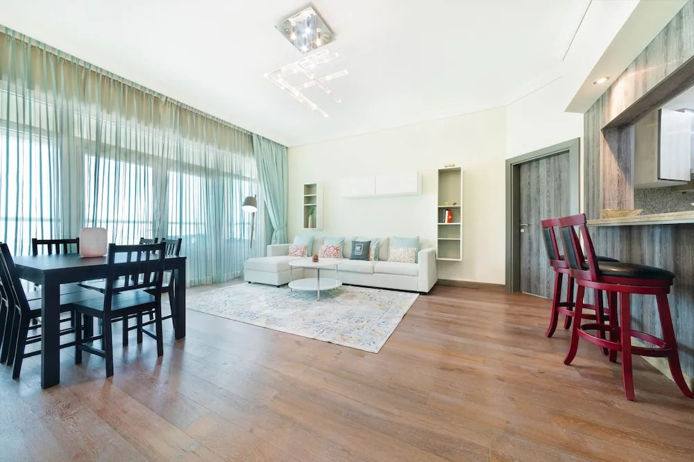 Дубай: Maison Privee - Beach Access Apt w/ Burj & Sea Views on The Palm