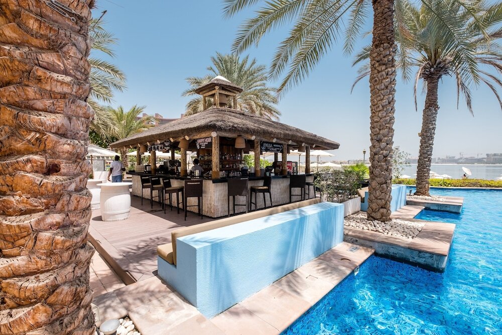 Дубай: Maison Privee - Beach Access Apt w/ Burj & Sea Views on The Palm