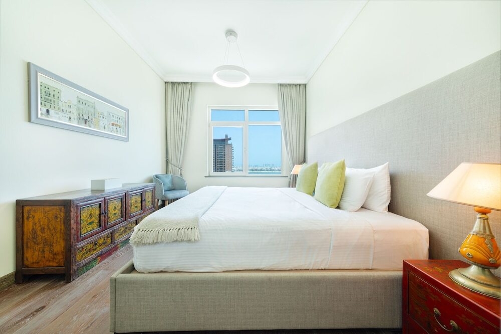 Дубай: Maison Privee - Beach Access Apt w/ Burj & Sea Views on The Palm