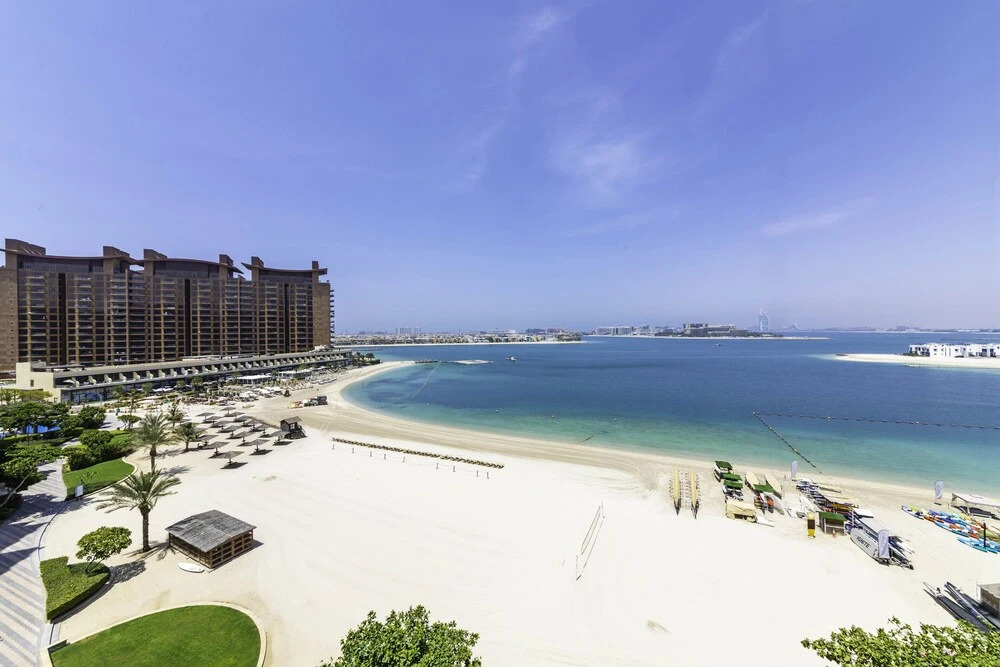 Дубай: Maison Privee - Beach Access Apt w/ Burj & Sea Views on The Palm