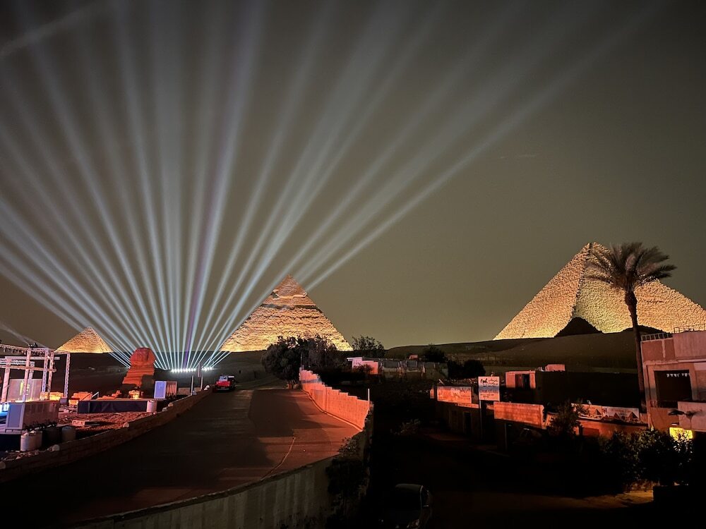 Гиза: The Gate Hotel Front Pyramids & Sphinx View